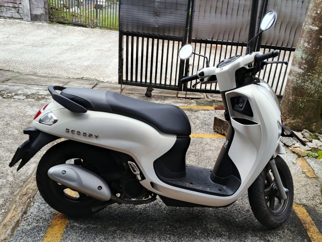 Salah satu pilihan terbaik untuk mobilitas harian adalah layanan Sewa Scoopy Balikpapan.