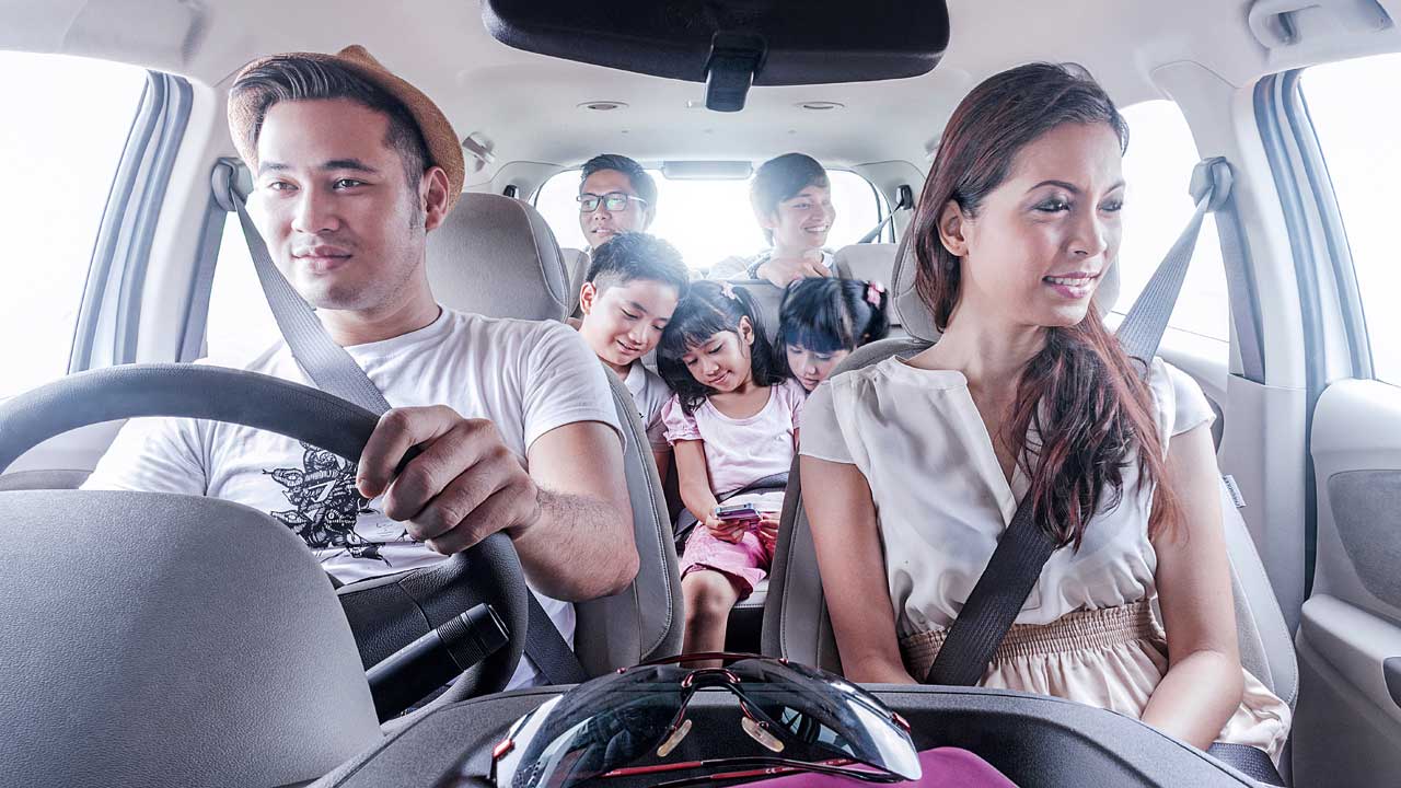 Kedatangan Saudara, Enaknya Ajak Jalan-Jalan dengan Sewa Mobil