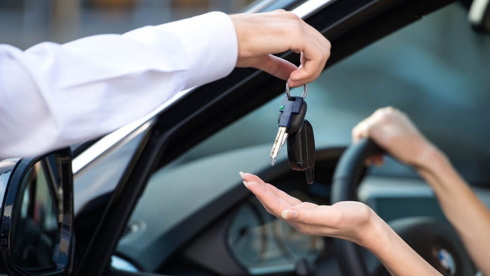 Punya Mobil Tapi Tetap Sewa? Ini Alasan yang Jarang Dibahas